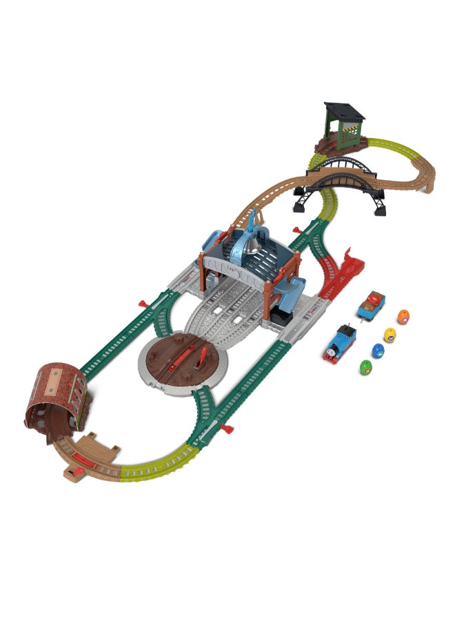 توماس آند فريندز Toy Train Playset by Fisher-Price, Load & Launch Barrel Delivery with Classic Motorized Engine & Cargo Car, 18 Feet of Track - Image 1